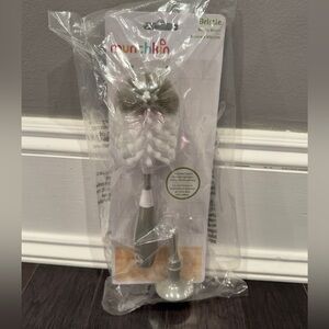 NWT Munchkin Gray and White Infant Baby Bottle Brush with Suction Base